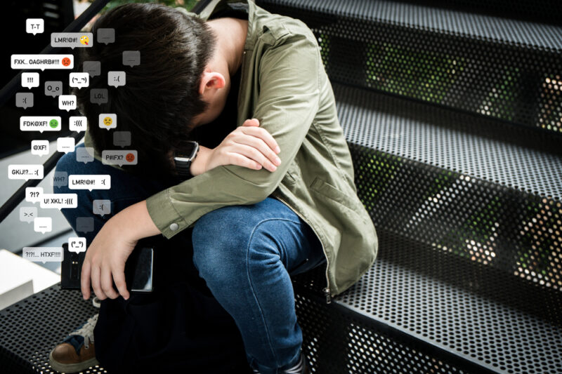 Il cyberbullismo: l’impatto sull’identità e il benessere psicologico